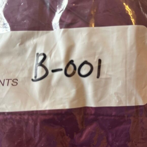 Columbia Women's Small Maroon Full Zip Puffer Vest with Velcro Closures - Picture 7 of 7